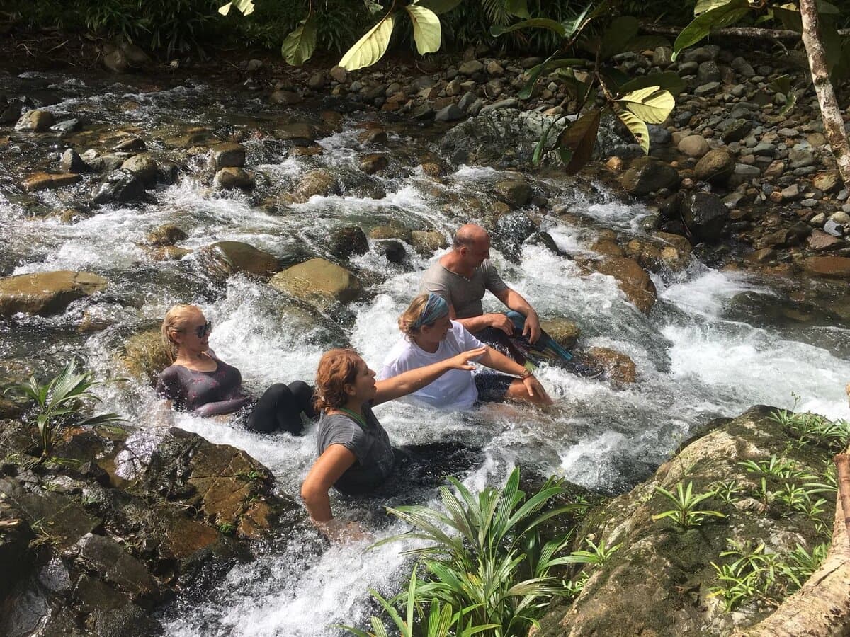 Happy guests enjoying their San Blas adventure